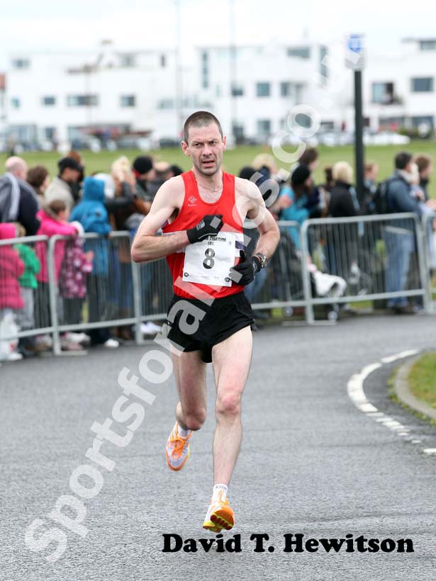 Gary Moore (NSP) in the North Tyneside 10k Road Race from North Shields to Whitley Bay.